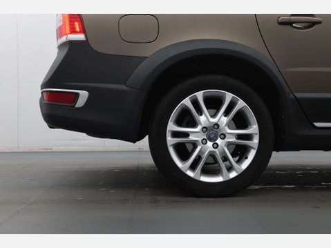 Volvo XC70 2.4 XC70 SE Luxury Nav D5 AWD Auto 4WD 5dr 16