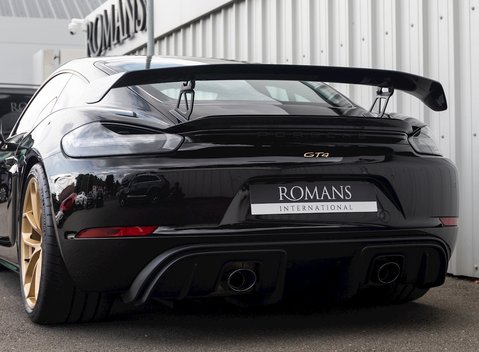 Porsche 718 Cayman GT4 26
