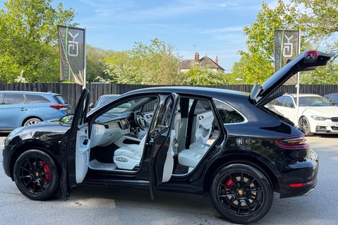Porsche Macan TURBO PDK - TWO OWNERS -LANE ASSIST -20 INCH ALLOYS -APPLE CAR PLAY 18