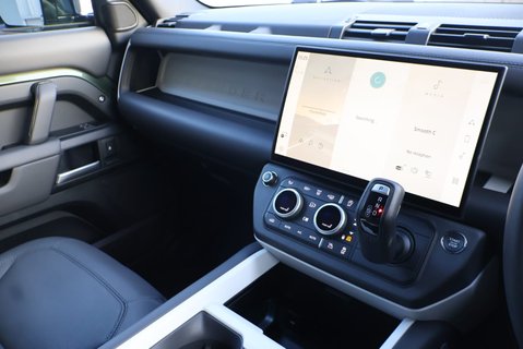 Land Rover Defender 110 2026    HARD TOP X-DYNAMIC 350 HSE seeker styled genuine rear seat fitted 23