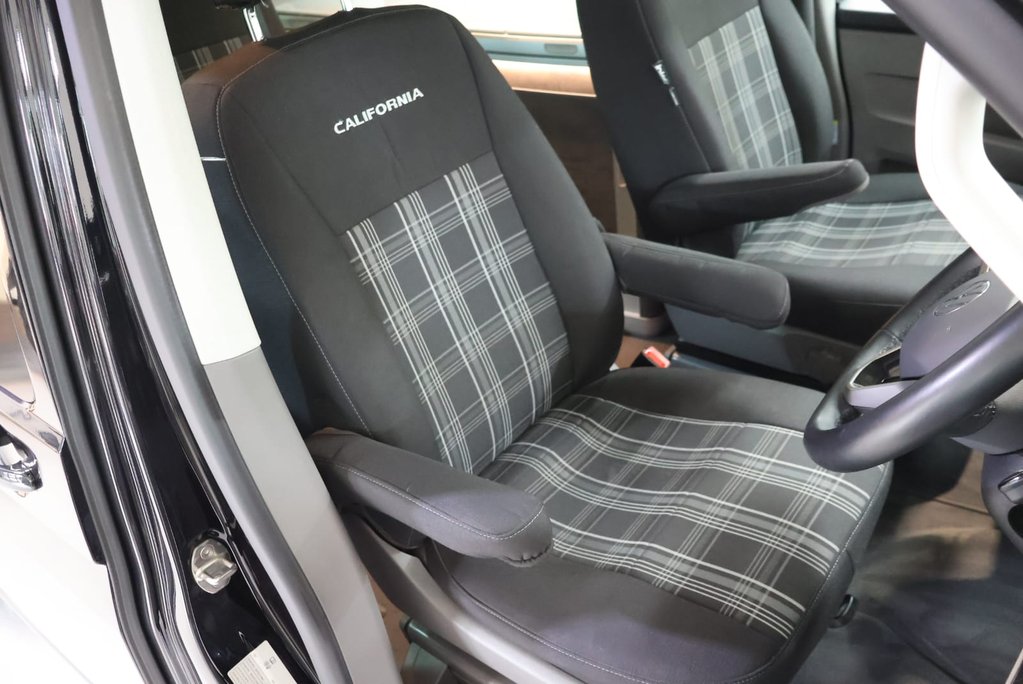 Volkswagen California OCEANI 4MOTION DSG HUGE SPEC VERY RARE  5 YEAR WARRANTY FROM NEW  4 BERTH 19