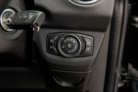 Ford Tourneo Courier TITANIUM 15