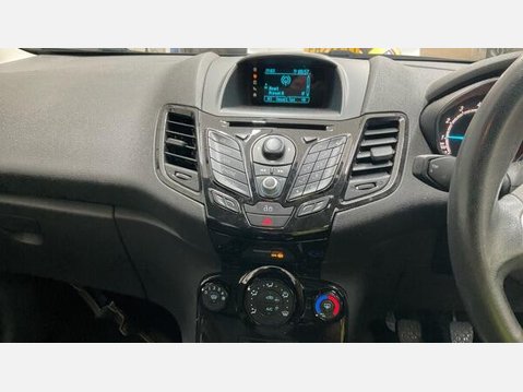 Ford Fiesta 1.25 Zetec Euro 5 5dr 8