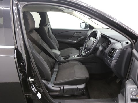 Nissan Qashqai 1.3 DIG-T MHEV N-Connecta Euro 6 (s/s) 5dr 21