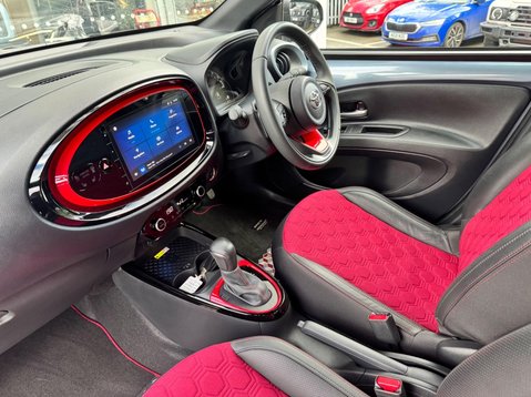 Toyota Aygo X VVT-I UNDERCOVER 12