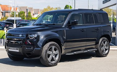 Land Rover Defender 110 D250 X-DYNAMIC HSE 2