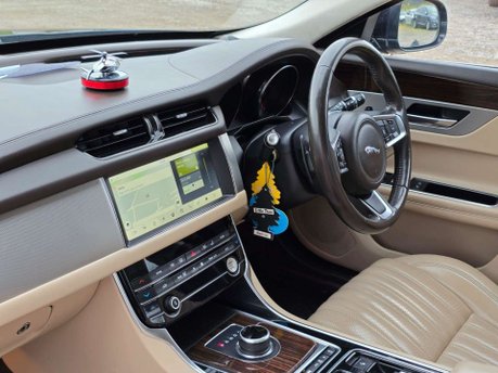 Jaguar XF 2.0d Portfolio Saloon 4dr Diesel Auto Euro 6 (s/s) (163 ps) 18