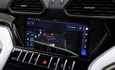 Lamborghini Urus V8 15