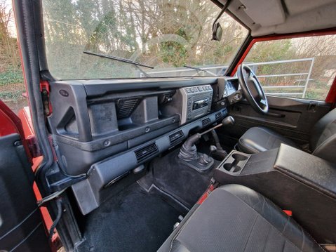 Land Rover Defender 110 TD5 XS STATION WAGON 14