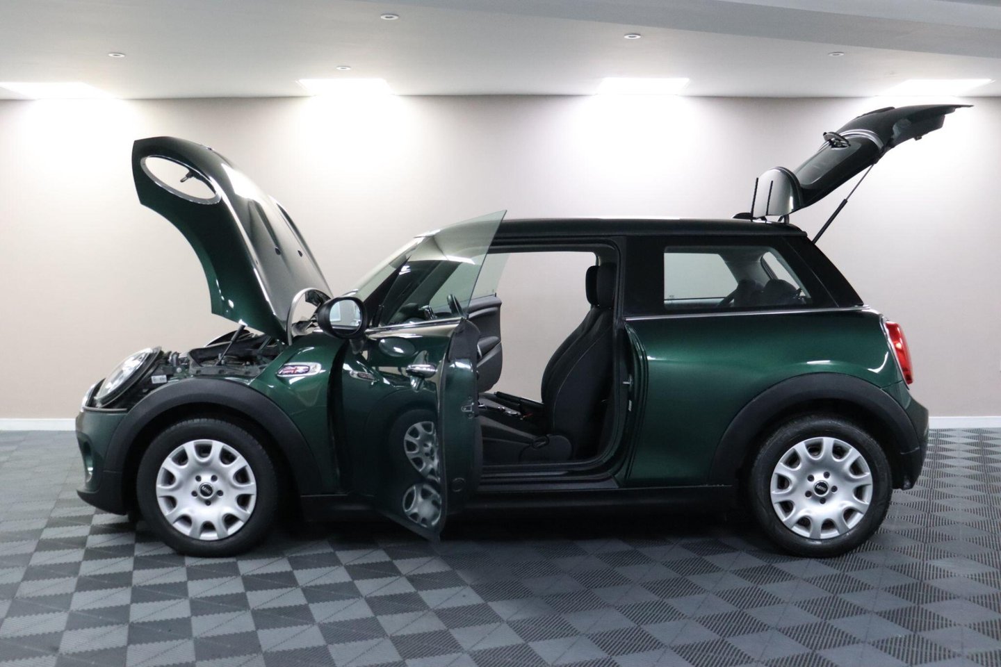 2018 MINI Hatch — image 5