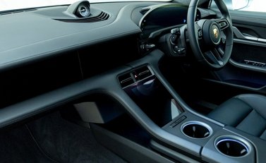 Porsche Taycan Turbo 15