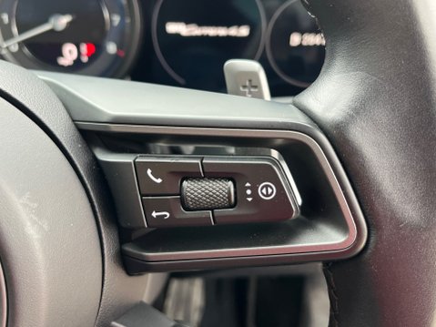 Porsche 911 CARRERA 4S PDK 20