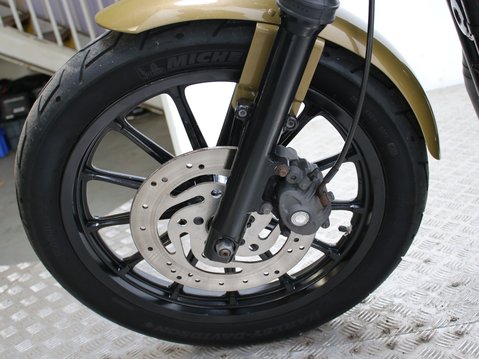 Harley-Davidson Sportster IRON 883 XL N 13 22