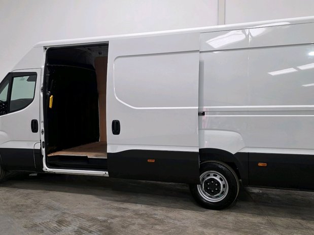 Iveco Daily Daily 35C14 Diesel 2.3 High Roof Business Van 4100L WB Hi-Matic 12