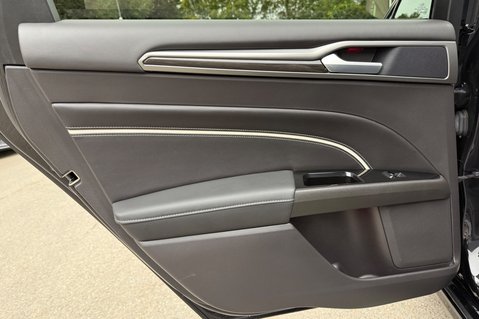 Ford Mondeo VIGNALE HYBRID - RARE CAR -CAMERA-HEATED/COOLED/ELECTRIC SEATS -HUGE SPEC 28