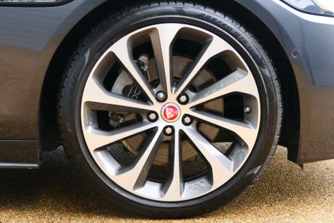 Jaguar XE 2.0 XE R-Dynamic SE D MHEV Auto 4dr 10