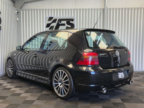 Volkswagen Golf 3.2 R32 Hatchback 3dr Petrol Manual (276 g/km, 240 bhp) 37