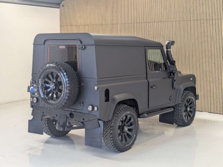 Land Rover Defender 2.2 Defender 90 Hard Top TD 4WD 5dr 22