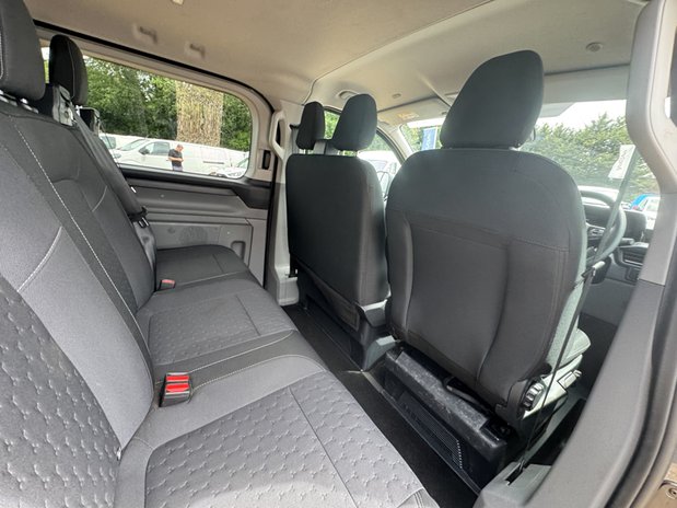 Ford Transit Custom Crew Cab AUTO SWB L1H1 Limited 320 Air Con Alloys Camera Sensors EURO 6 17