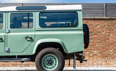 Land Rover Defender 110 Heritage Station Wagon 31