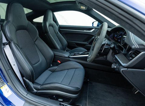 Porsche 911 Carrera 4S (992) 12