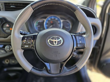 Toyota Yaris 1.5 VVT-h Design Hatchback 5dr Petrol Hybrid E-CVT Euro 6 (101 ps) 34
