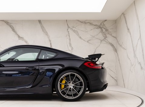 Porsche Cayman GT4 (718) 26