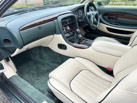 Aston Martin DB7 i6 Supercharged Straight6 Manual Coupe 15