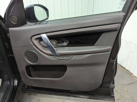 Land Rover Discovery Sport 1.5 Discovery Sport R-Dynamic SE P300e Auto 4WD 5dr 56