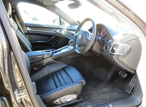 Porsche Panamera Turbo S 5