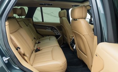 Land Rover Range Rover P440e HSE 14