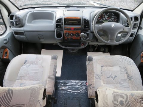 Auto-Sleepers Nuevo Motor Home 13