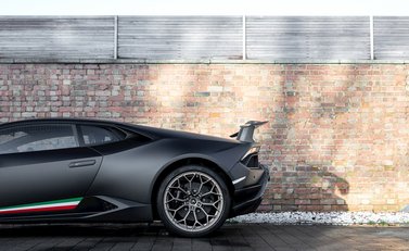 Lamborghini Huracan LP640-4 Performante 21