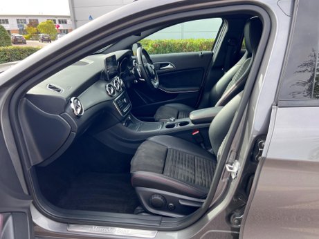 Mercedes-Benz GLA 2.1 GLA220d AMG Line 7G-DCT 4MATIC Euro 6 (s/s) 5dr 31