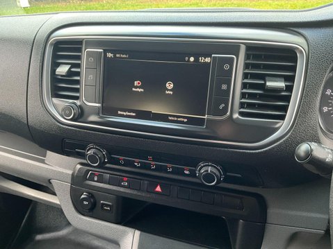 Vauxhall Vivaro 2.0 L2H1 3100 DYNAMIC S/S 121 BHP 24