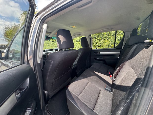 Toyota Hilux Invincible | Auto | 2.4 LT | Double Cab | Camera | Sensors | EURO 6 9