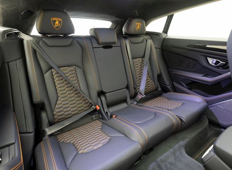 Lamborghini Urus 13