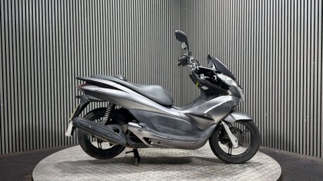 Honda PCX 2011 38K RUNNING PROJECT SCOOTER SPARES OR REPAIR 125CC 1