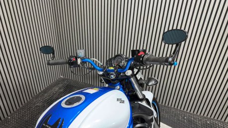 Suzuki Gladius 650 2010 ONLY 26K SV650 MOTOR MOT 08/27 SERVICED A2 650CC 10