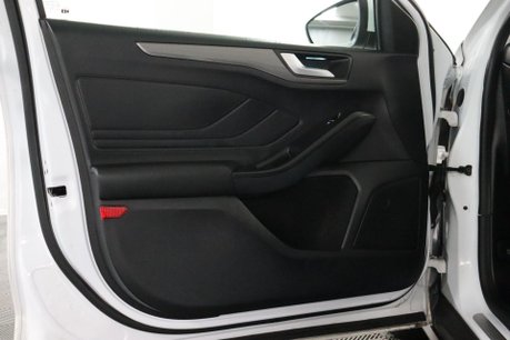 Ford Focus TITANIUM X 44