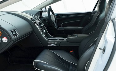 Aston Martin Virage 13