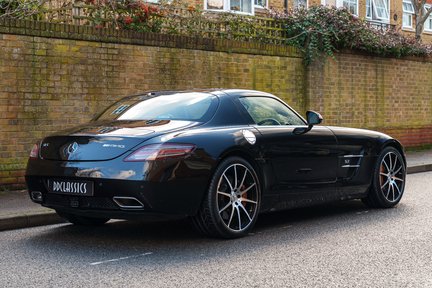 Mercedes-Benz SLS AMG Gullwing 4