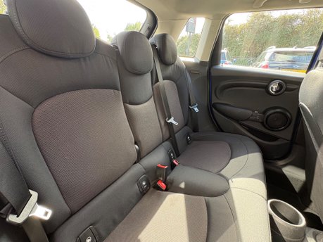 Mini Hatch Cooper 1,5 Petrol Manual Pepper Nav 5 door - APPLE CARPLAY - REAR PARK 5