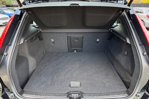 Volvo XC40 B4 INSCRIPTION PRO AWD MHEV - ONE OWNER - PAN ROOF - APPLE CARPLAY  49
