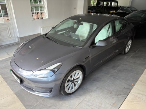 Tesla Model 3 Standard Range Plus Auto RWD 4dr 3