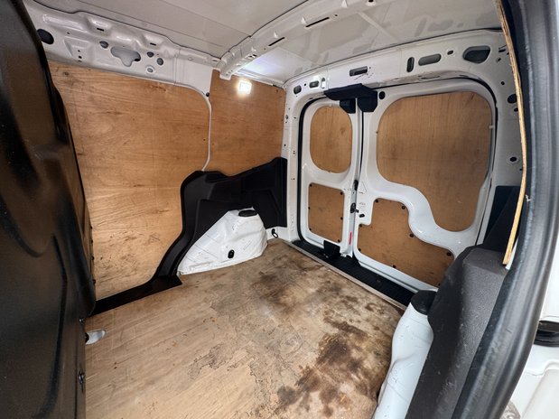 Ford Transit Courier SWB L1H1 Low Roof Trend Air Con EURO 6 NO VAT 11