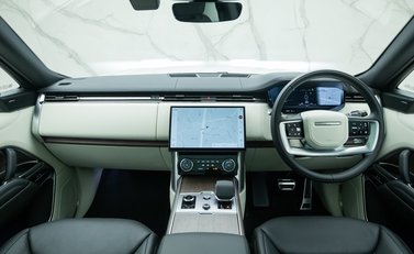 Land Rover Range Rover P440e SE 19