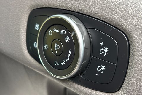 Ford Transit Custom 320 L1 Limited 170 ps Selectshift DCIV - Sat Nav / Adaptive Cruise 38