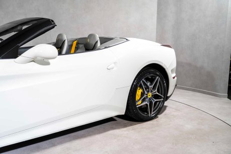 Ferrari California T. MAGNERIDE SUSPENSION. BESPOKE INTERIOR. TWO-TONE BODYWORK. CARPLAY. 59
