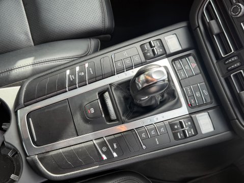 Porsche Macan PDK 26